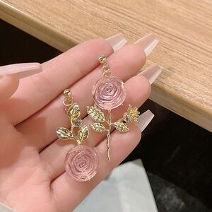 🎀 Bundle earrings, $10 for each, buy 2 get 1 more pairs for free